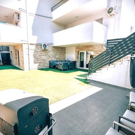 Vip Deluxe Apartment Arian نوفاليا المظهر الخارجي الصورة