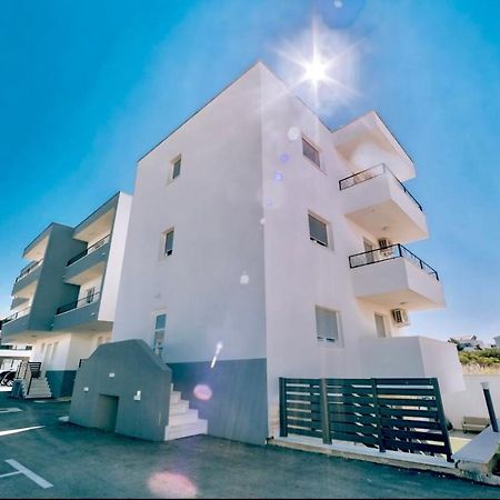 Vip Deluxe Apartment Arian نوفاليا المظهر الخارجي الصورة