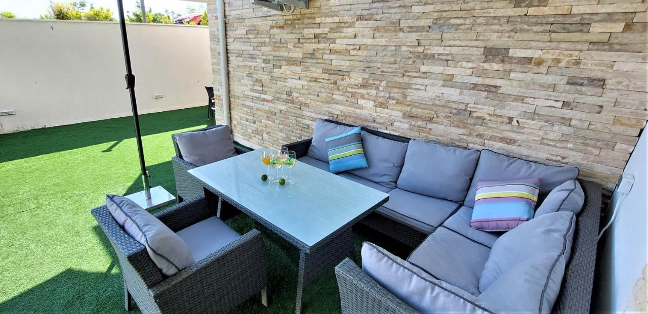 Vip Deluxe Apartment Arian نوفاليا المظهر الخارجي الصورة