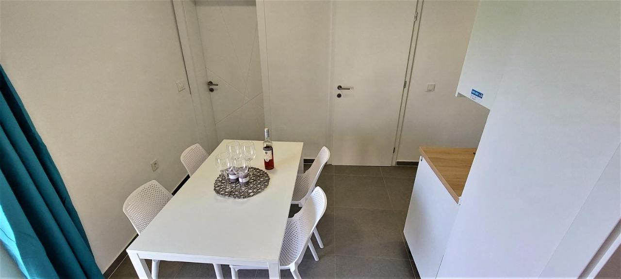 Vip Deluxe Apartment Arian نوفاليا المظهر الخارجي الصورة