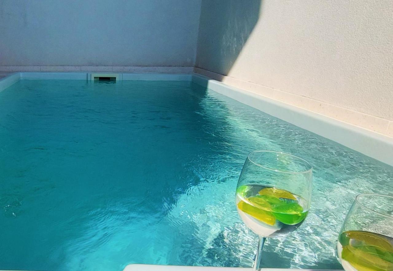 Vip Deluxe Apartment Arian نوفاليا المظهر الخارجي الصورة