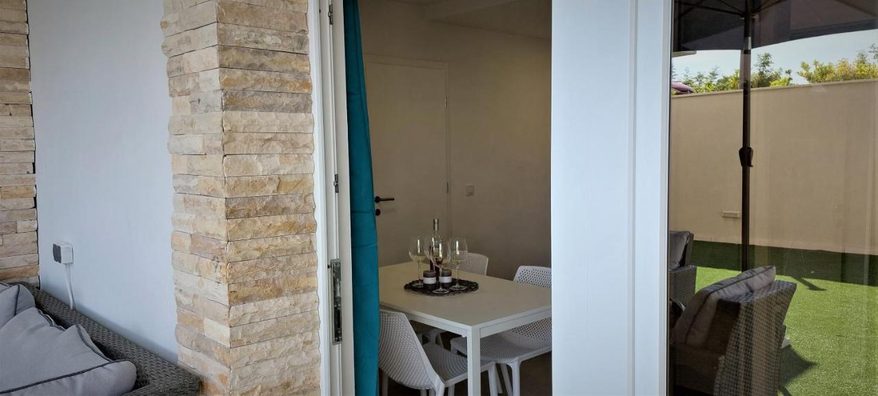 Vip Deluxe Apartment Arian نوفاليا المظهر الخارجي الصورة