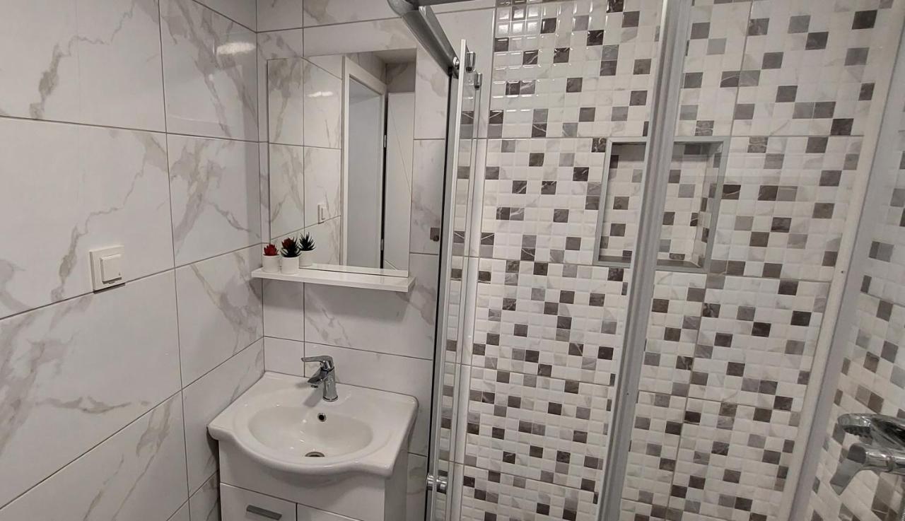 Vip Deluxe Apartment Arian نوفاليا المظهر الخارجي الصورة