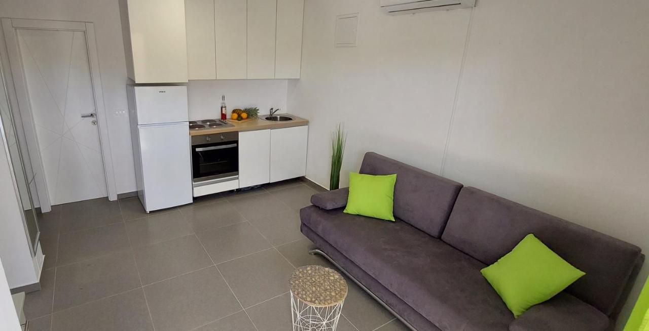 Vip Deluxe Apartment Arian نوفاليا المظهر الخارجي الصورة