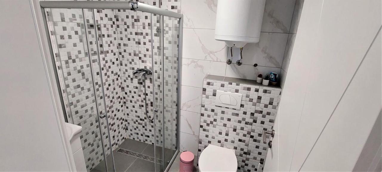 Vip Deluxe Apartment Arian نوفاليا المظهر الخارجي الصورة