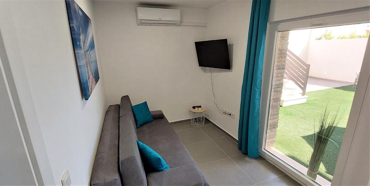 Vip Deluxe Apartment Arian نوفاليا المظهر الخارجي الصورة