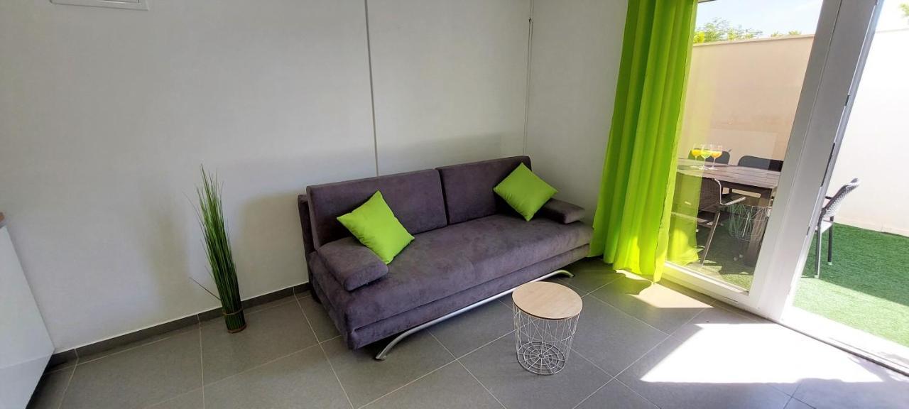 Vip Deluxe Apartment Arian نوفاليا المظهر الخارجي الصورة