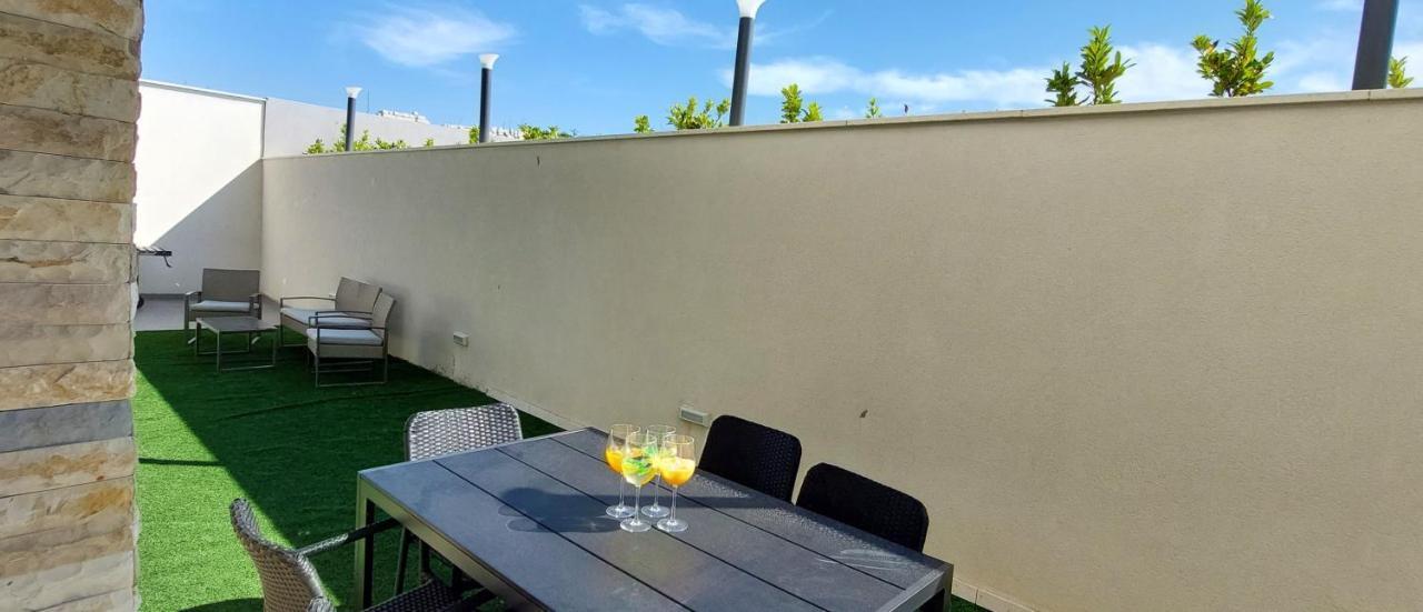 Vip Deluxe Apartment Arian نوفاليا المظهر الخارجي الصورة
