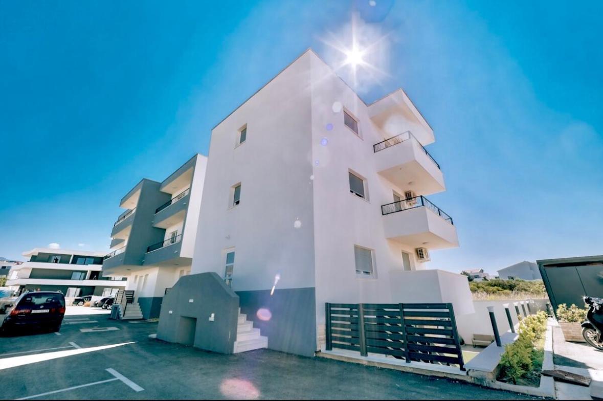 Vip Deluxe Apartment Arian نوفاليا المظهر الخارجي الصورة