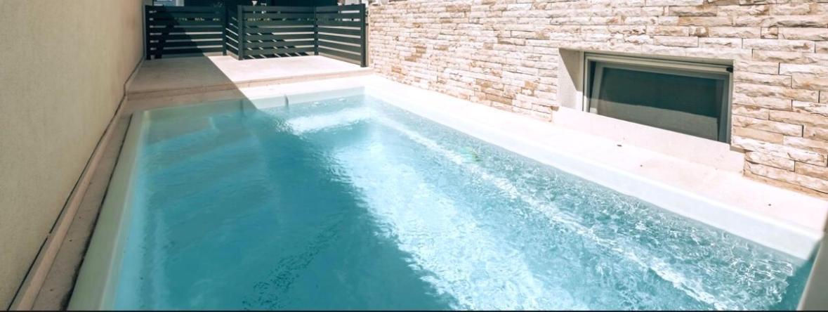 Vip Deluxe Apartment Arian نوفاليا المظهر الخارجي الصورة