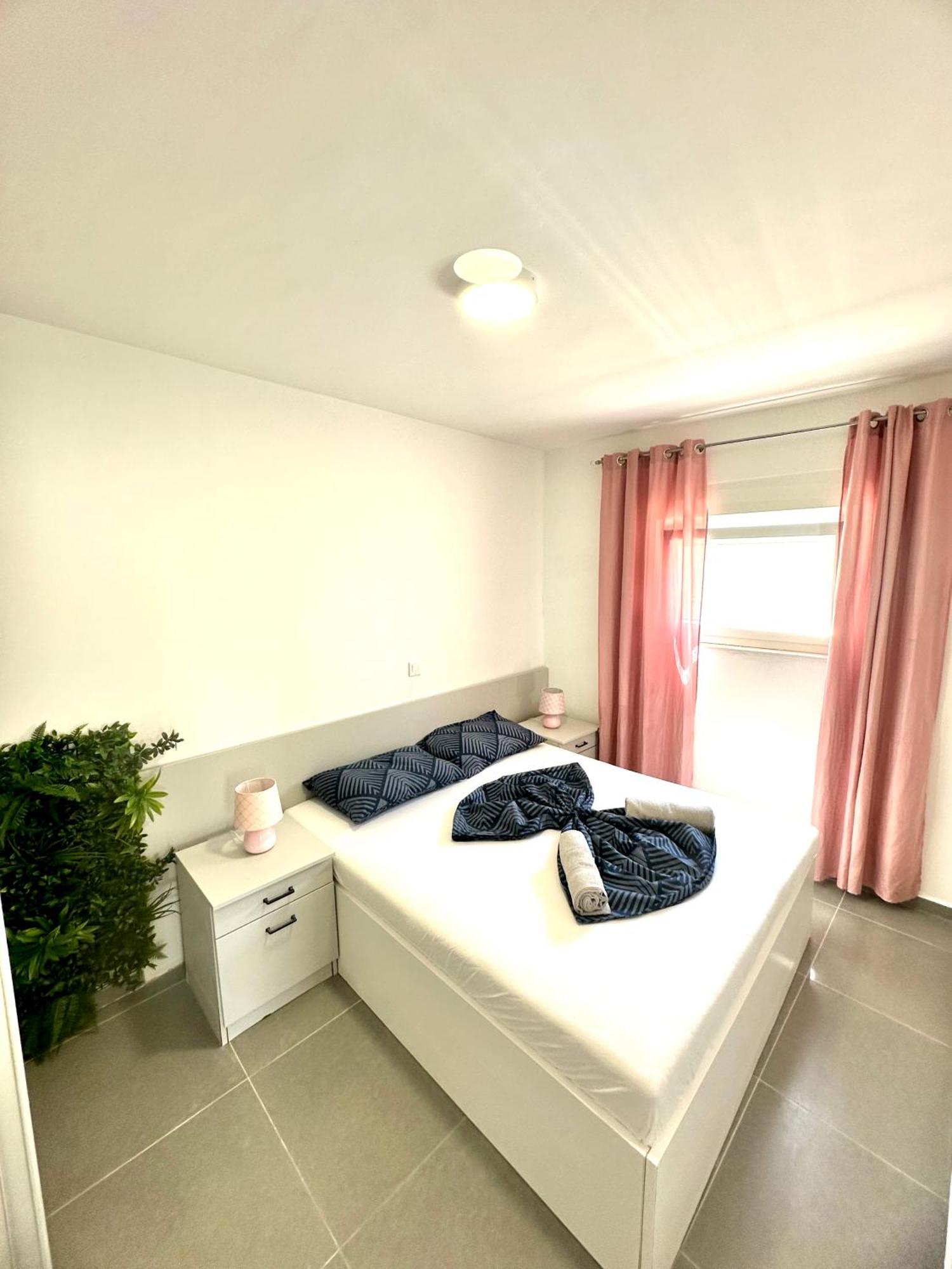 Vip Deluxe Apartment Arian نوفاليا المظهر الخارجي الصورة