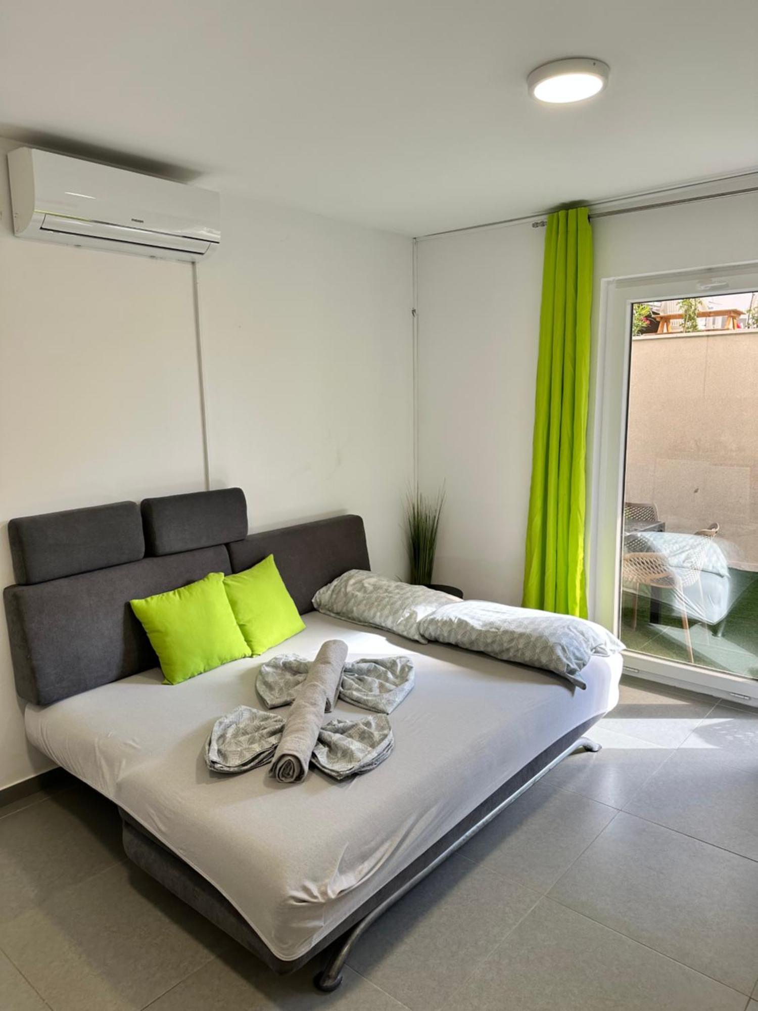 Vip Deluxe Apartment Arian نوفاليا المظهر الخارجي الصورة