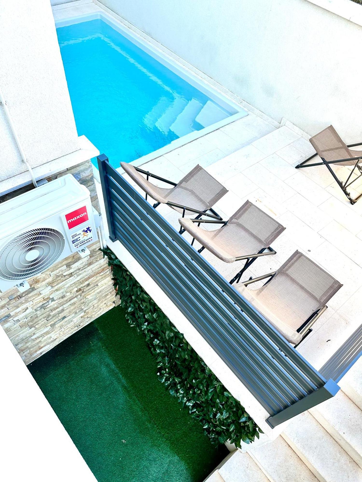 Vip Deluxe Apartment Arian نوفاليا المظهر الخارجي الصورة